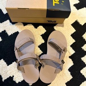 Teva Women's
Universal Slide
Sandal, Textural Caribou, 8